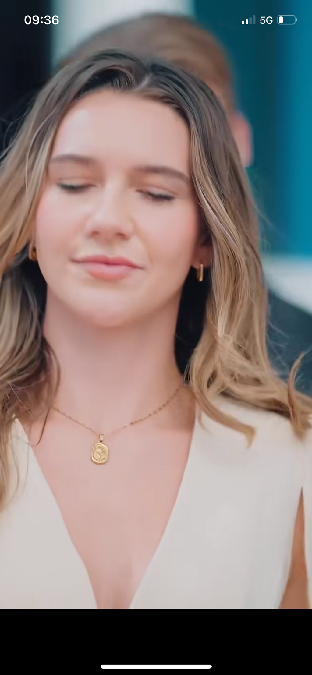 Collier Rose Blanche entouré de pierre de lune – Chaîne Plaqué Or