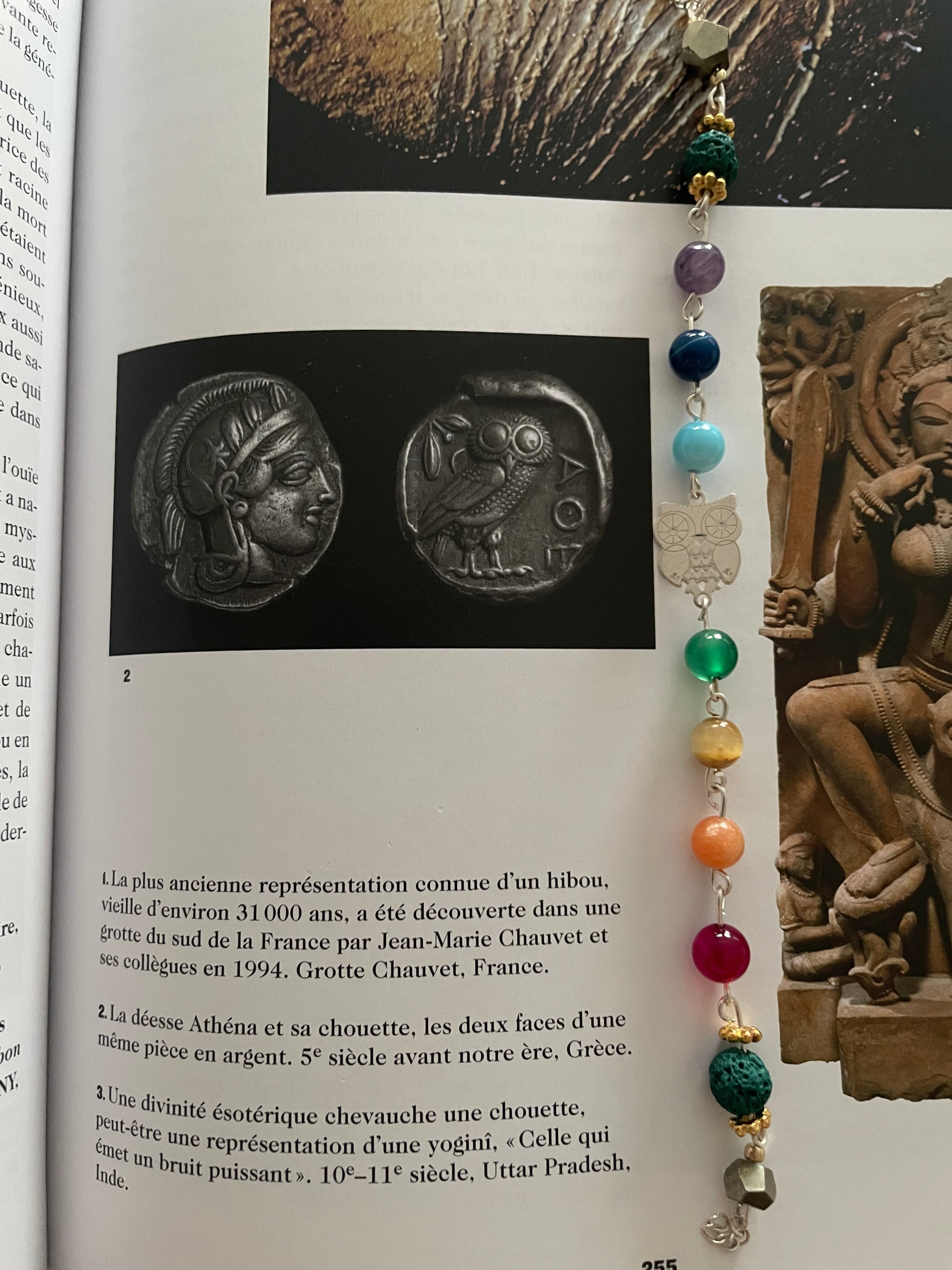 ✨ Bracelet Artisanal “Hibou d’Athéna” – Plaqué Argent Pierres des Chakras (Pièce Unique)