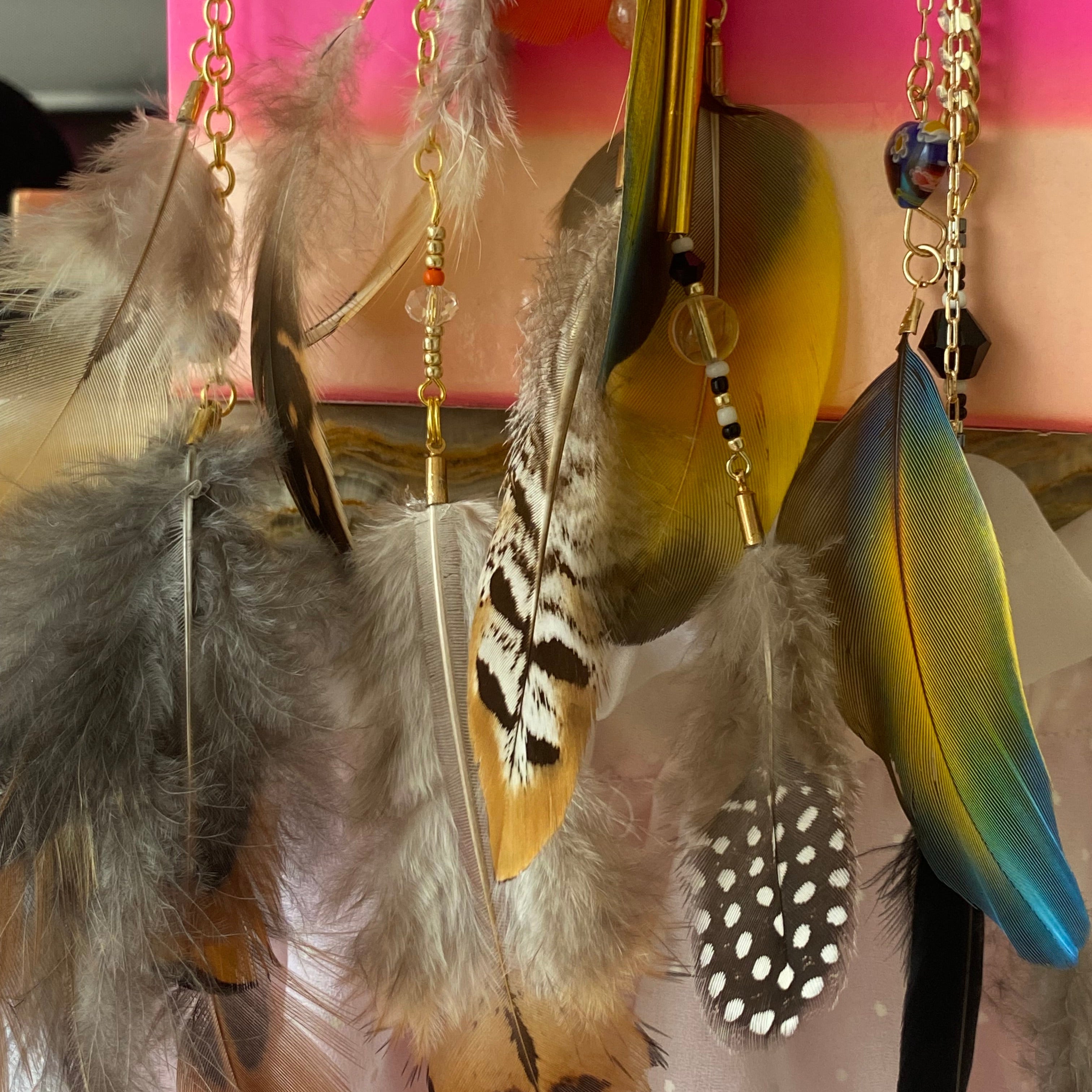 Boucles d’oreilles Plumes Spirituelles – Édition Cérémonie