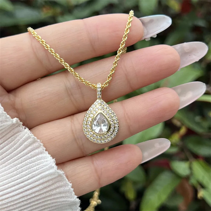 Collier pendentif forme en cuivre plaqué or 18K avec zircon