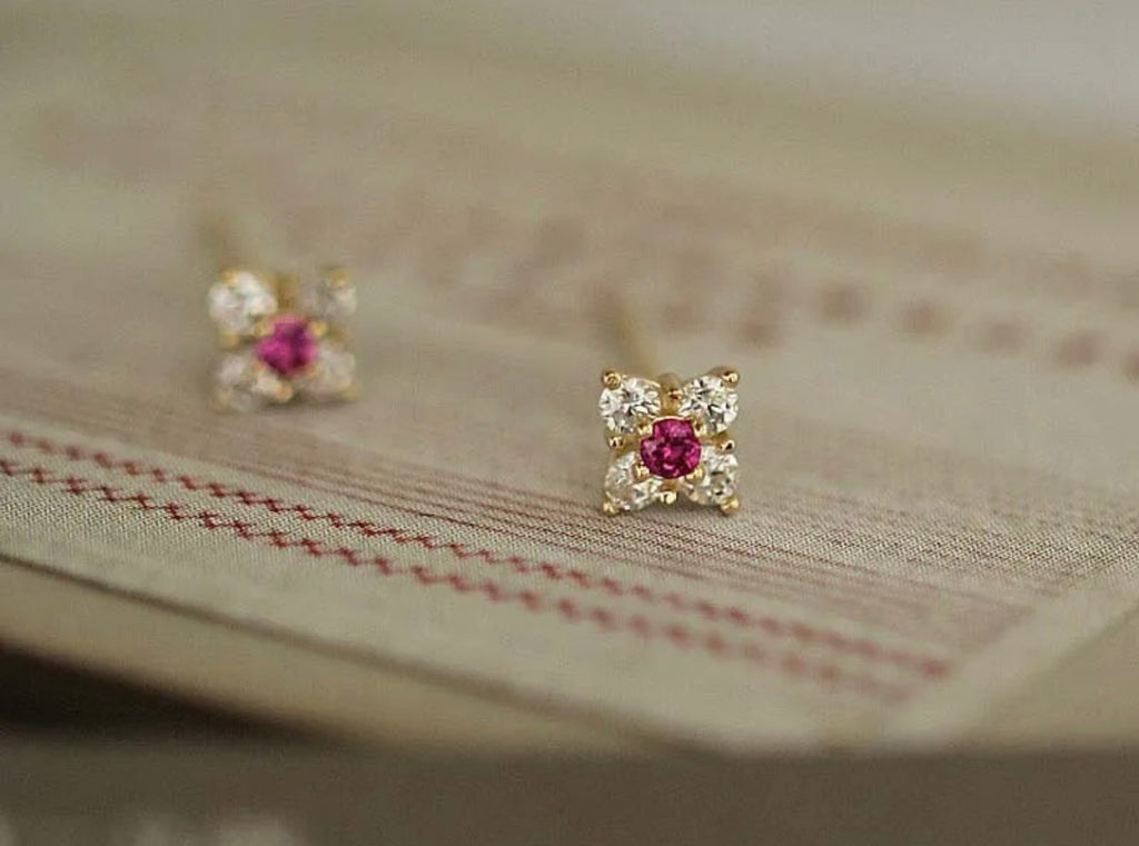 Petite boucle d’oreille de trèfle à 4 feuilles or 14 k